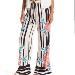NWT Flying Tomato Floral Printed Wide Leg Pant LARGE